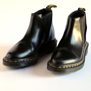 Dr. Martin Bianca Chelsea boots size 6 black